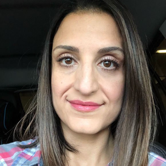 Meet your Posher, Pam - Picture 2 of 2